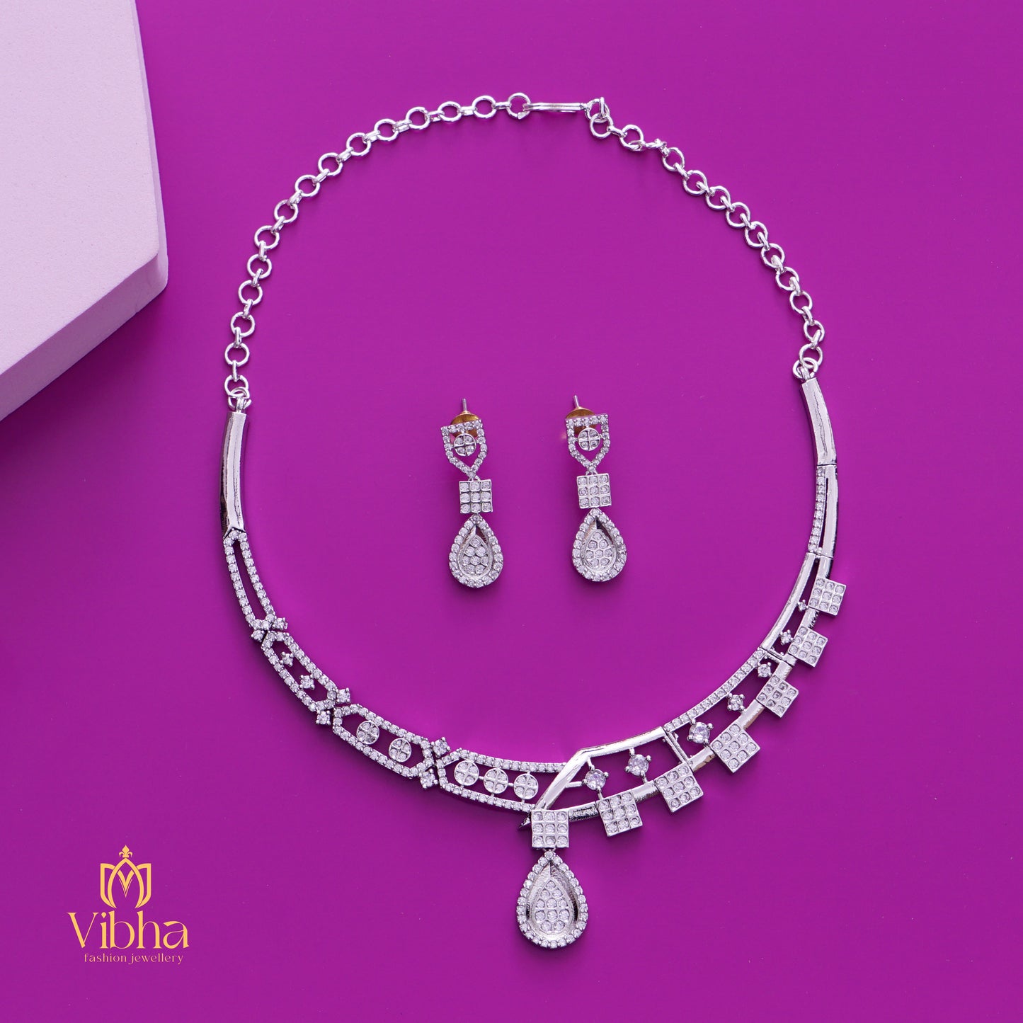 Kante Design Necklace and Earrings Set
