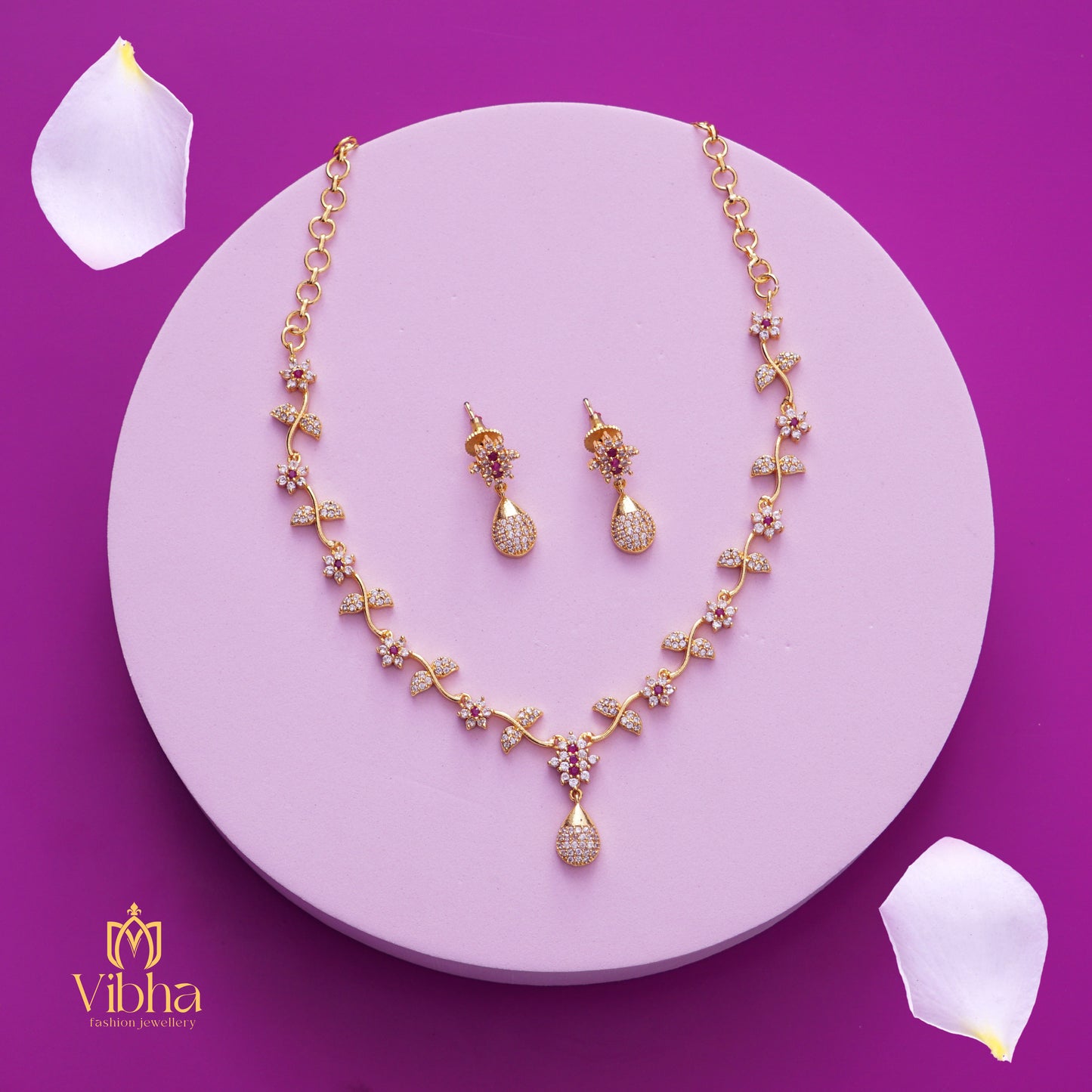 Elegant Floral Design Necklace and Ear Studs Set