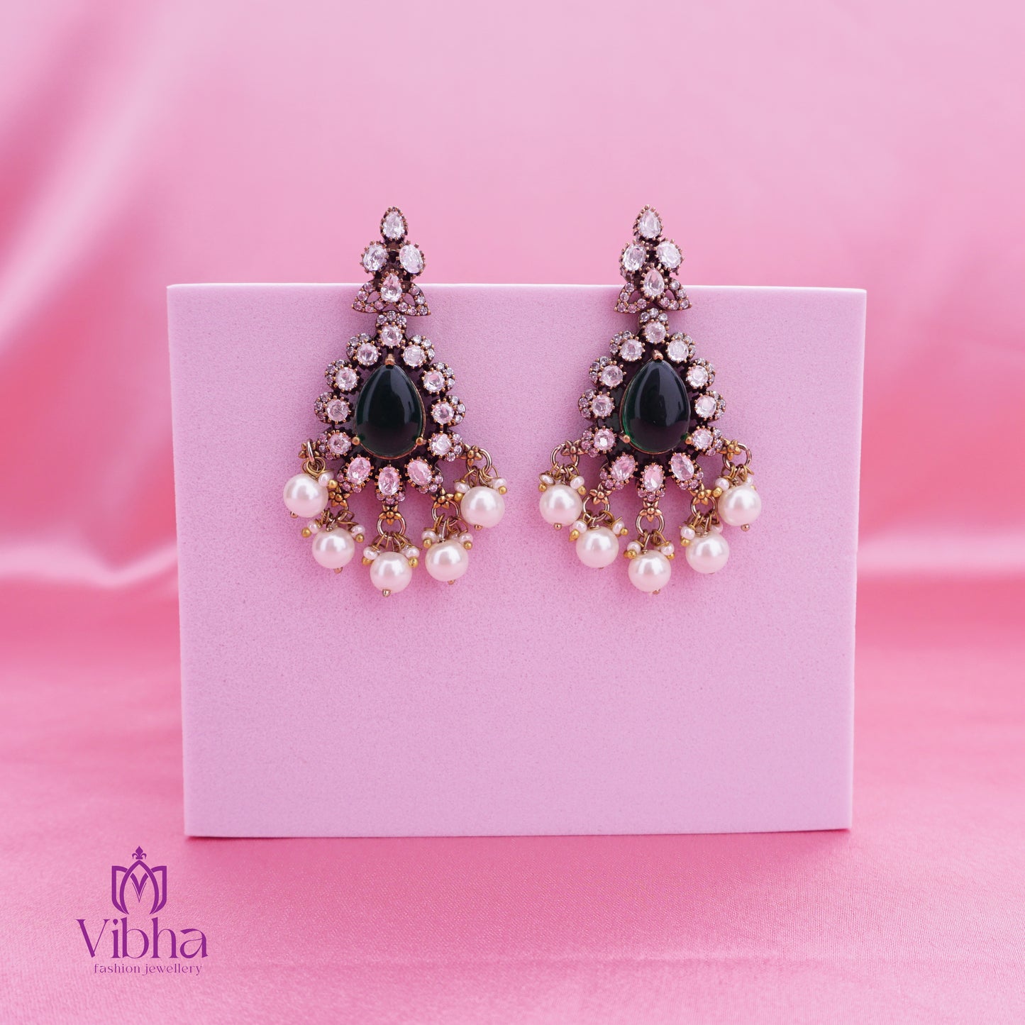 Drop design earrings set