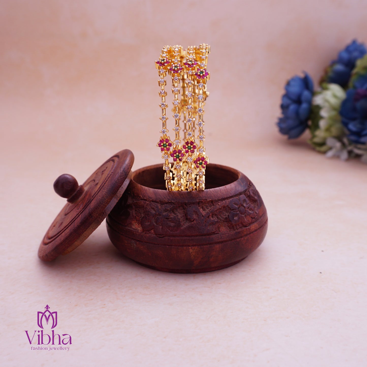 Simple and Elegant Cluster Motif Thin Bangle