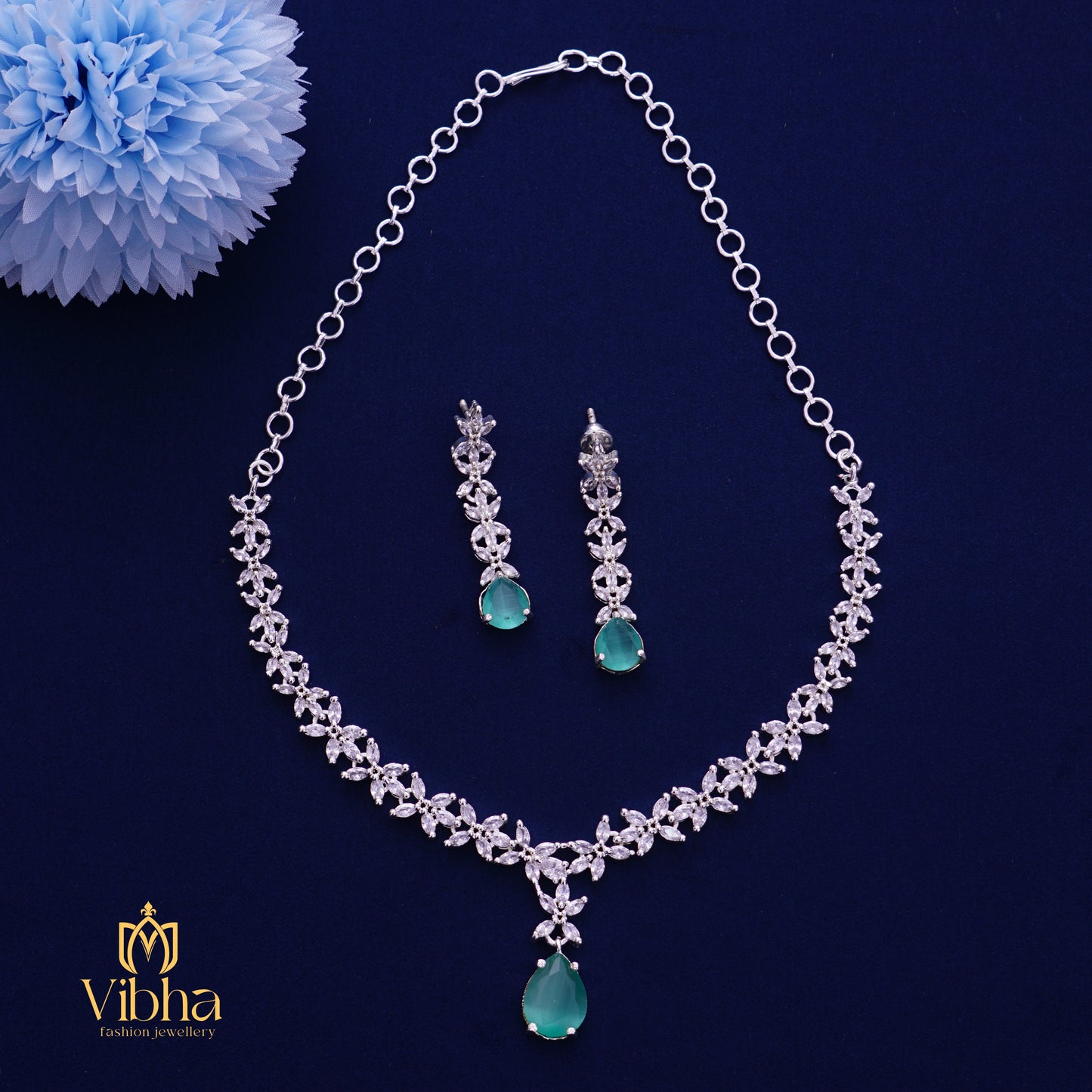 Leafy Design Necklace