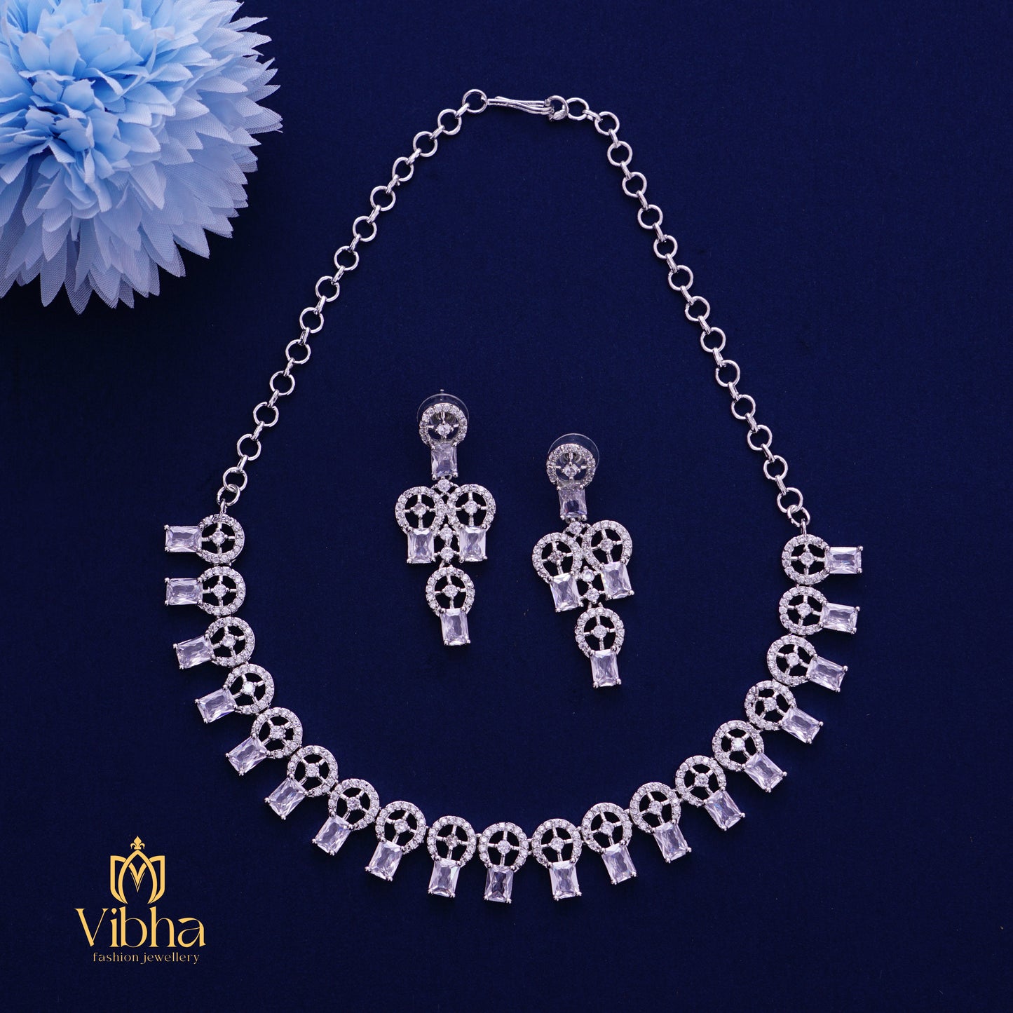 Circular Design Necklace Set