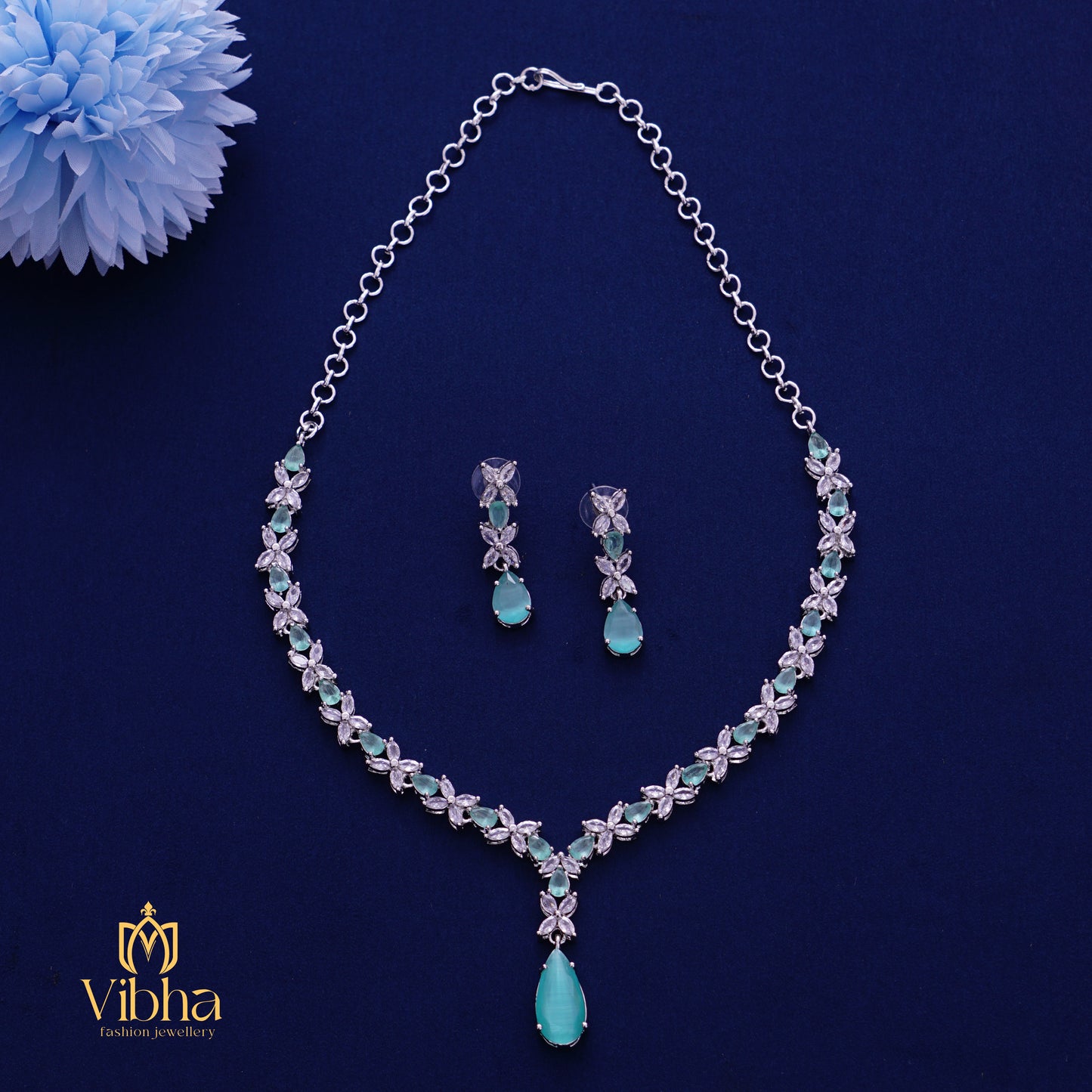 Floral Design Necklace Set