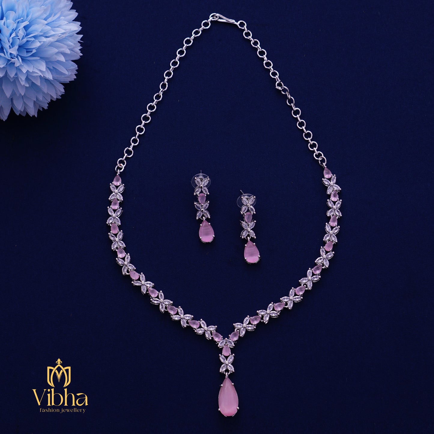 Floral Design Necklace Set