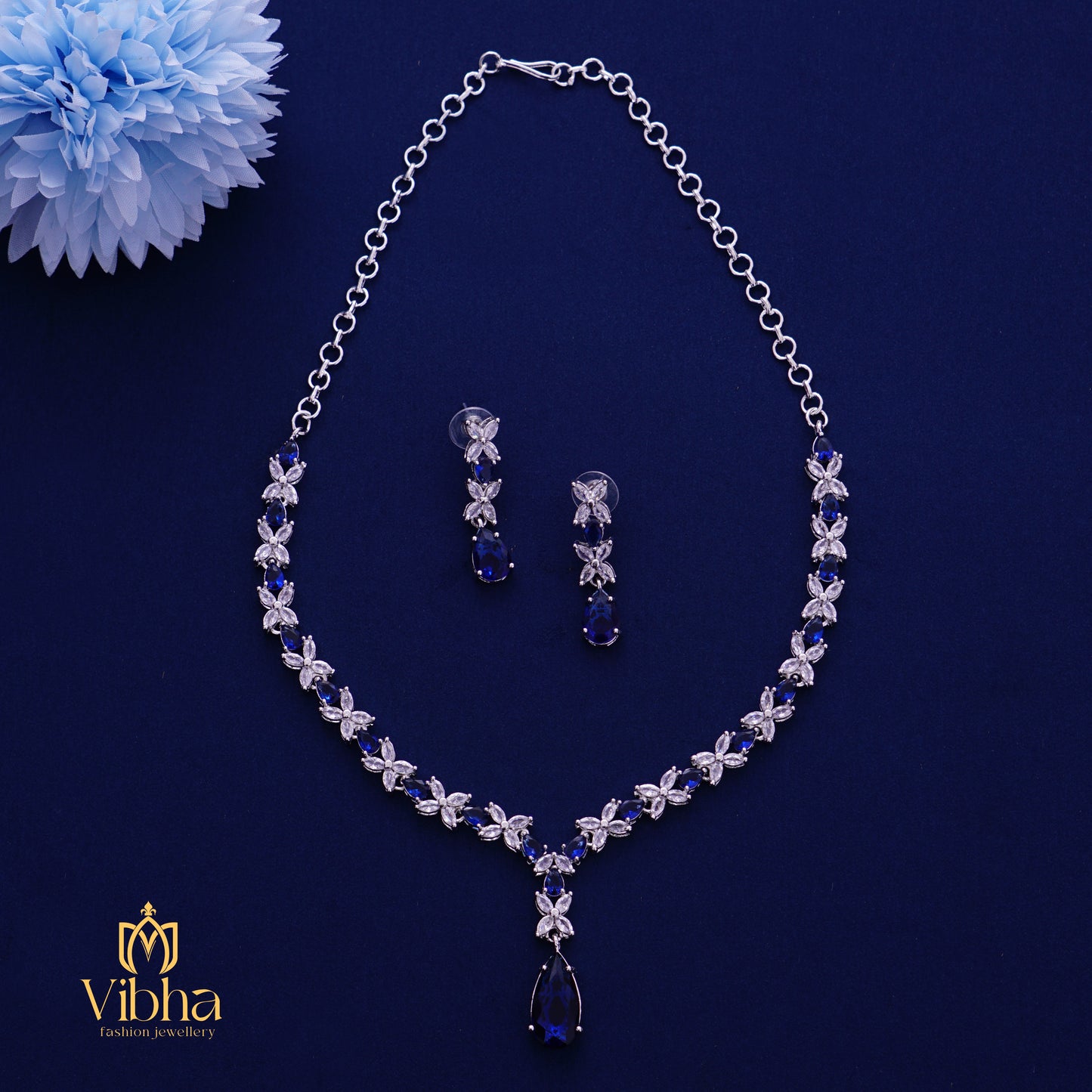 Floral Design Necklace Set