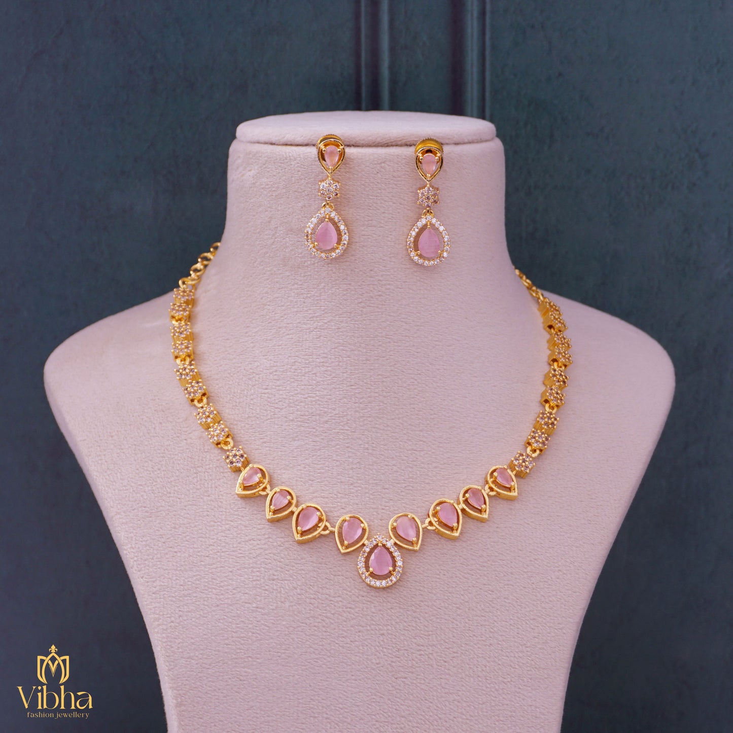 Drop Design Zircon Necklace Set