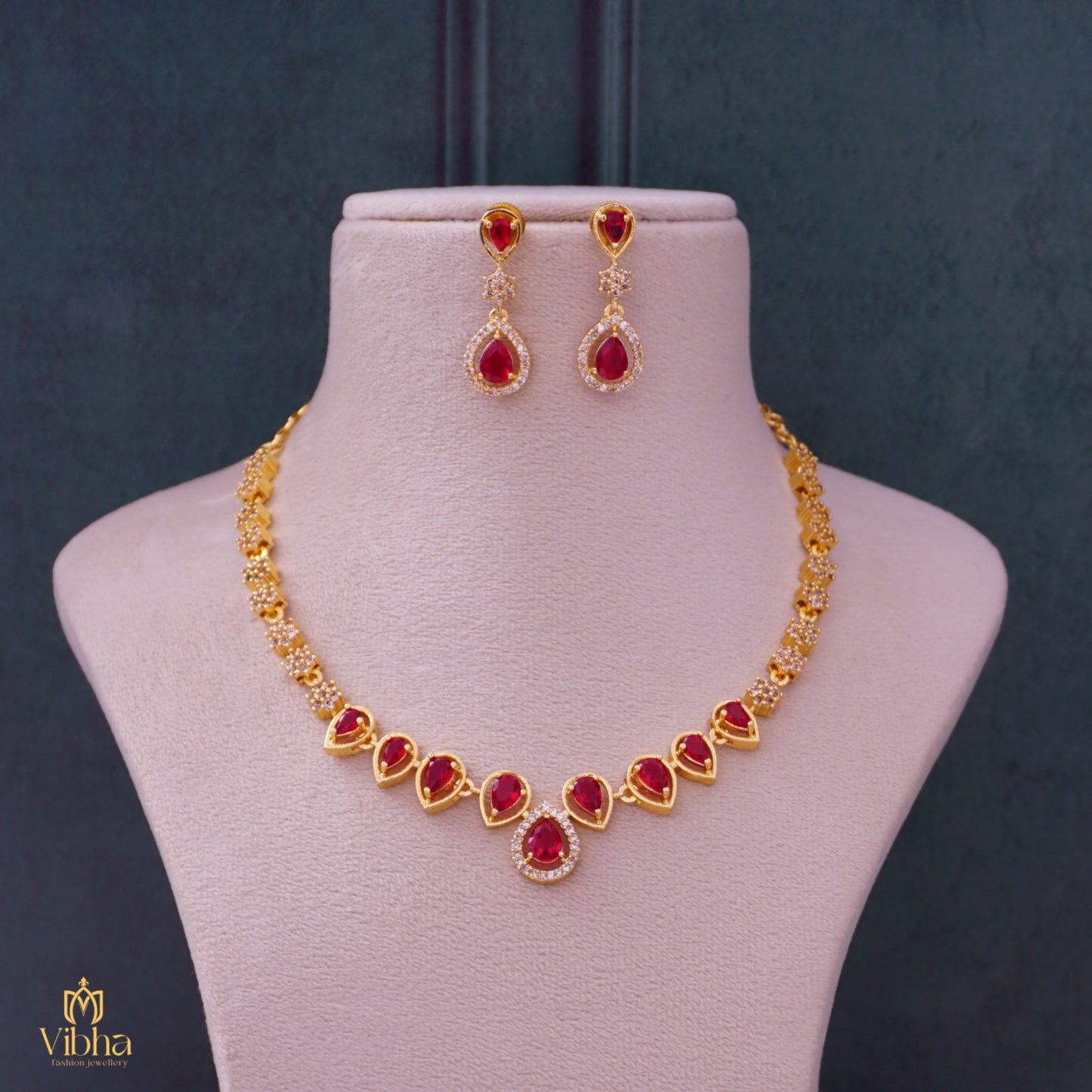 Drop Design Zircon Necklace Set