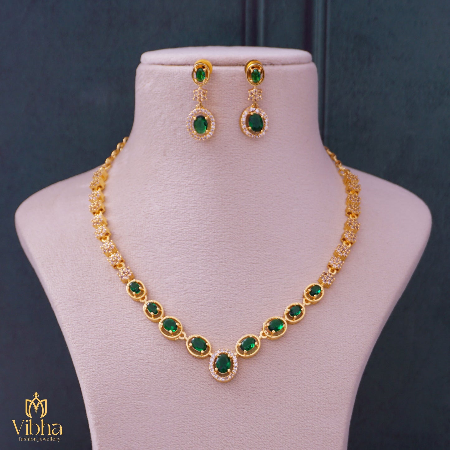 Oval Design Zircon Necklace Set