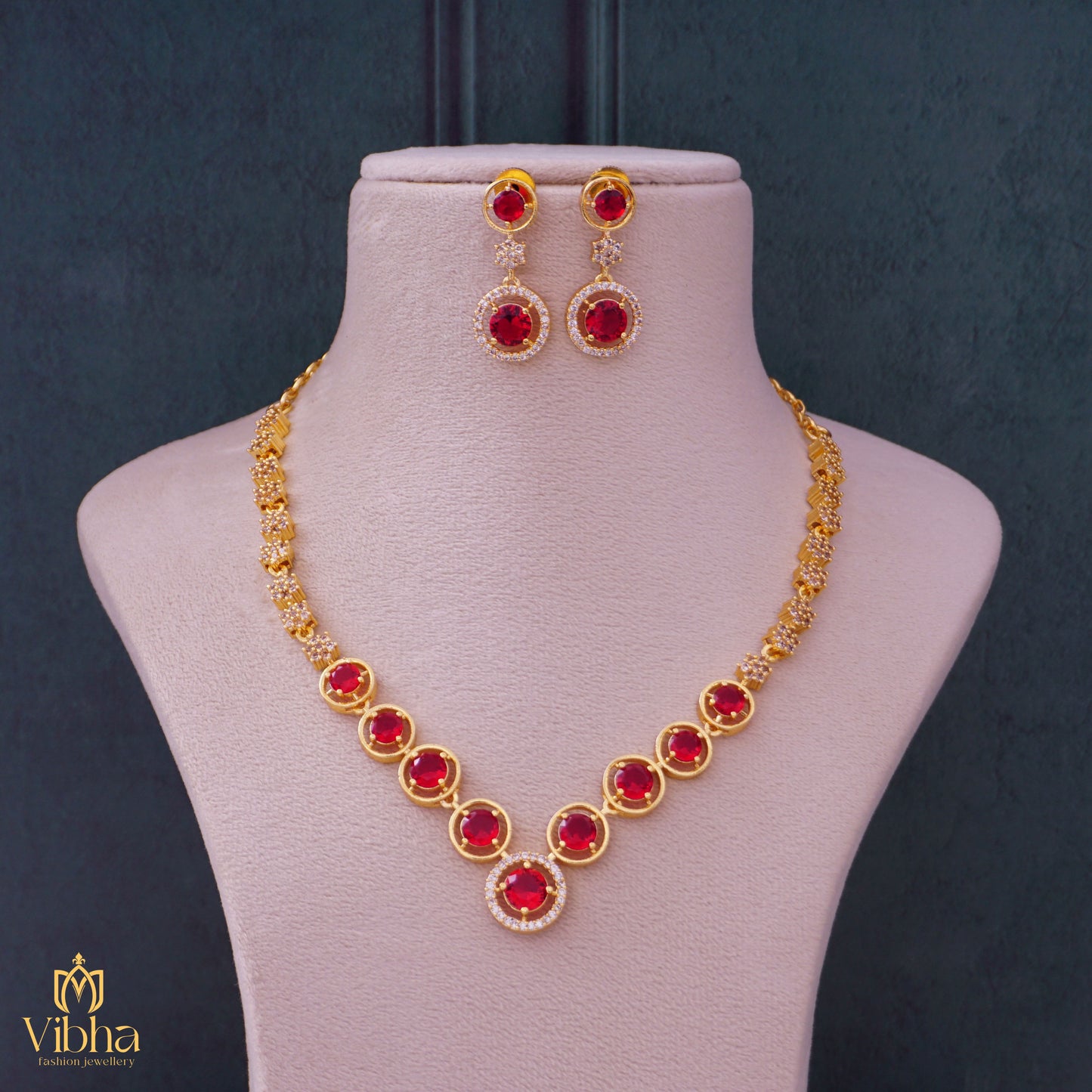 Circular Design Zircon Necklace Set