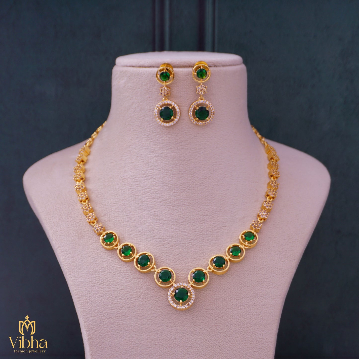 Circular Design Zircon Necklace Set