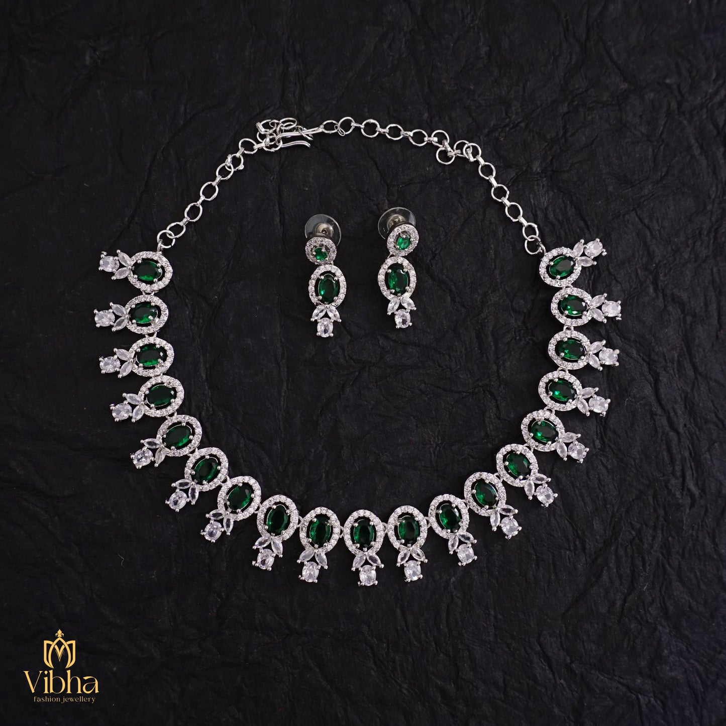 Elegant Oval Designed Necklace Set