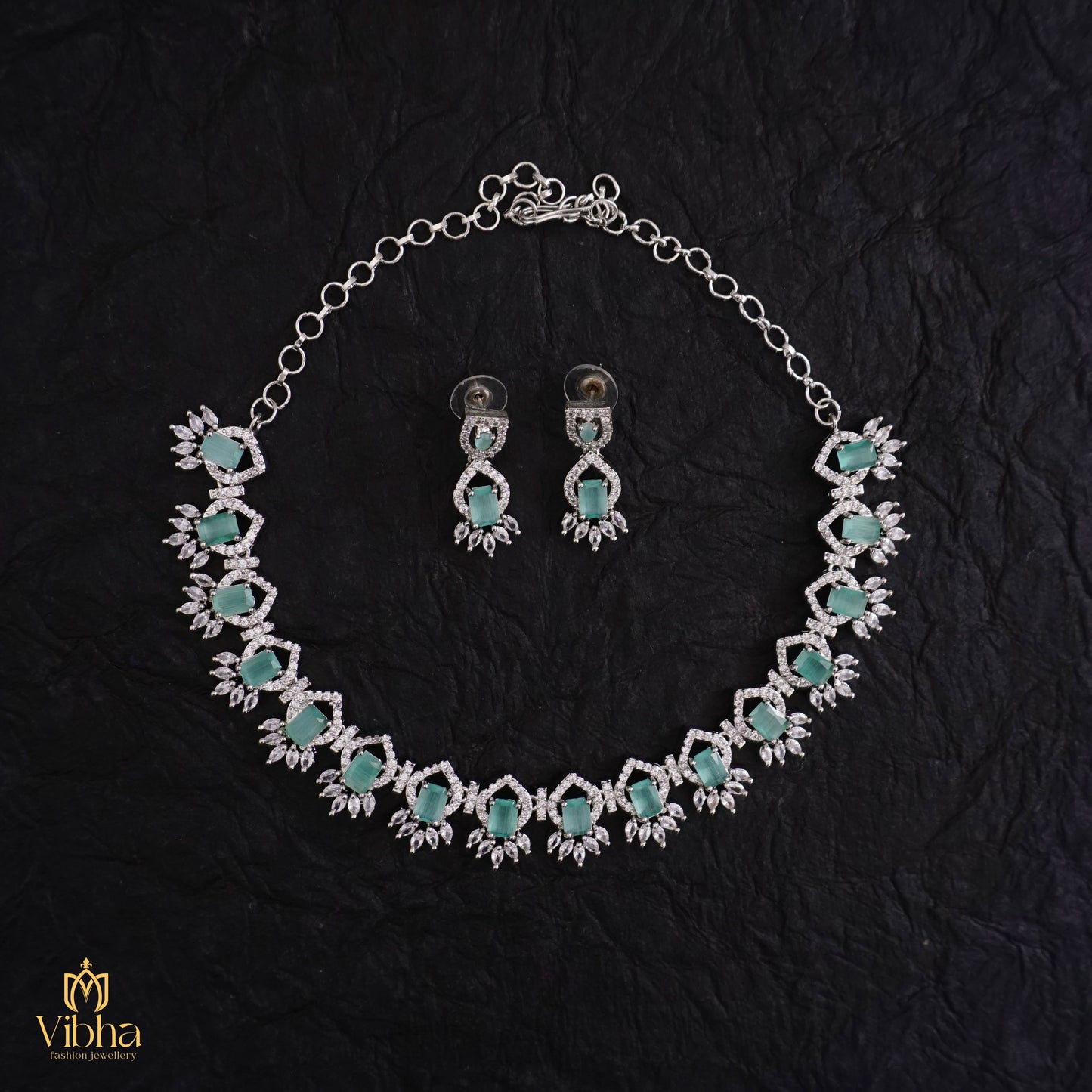 Unique Designed Necklace Set