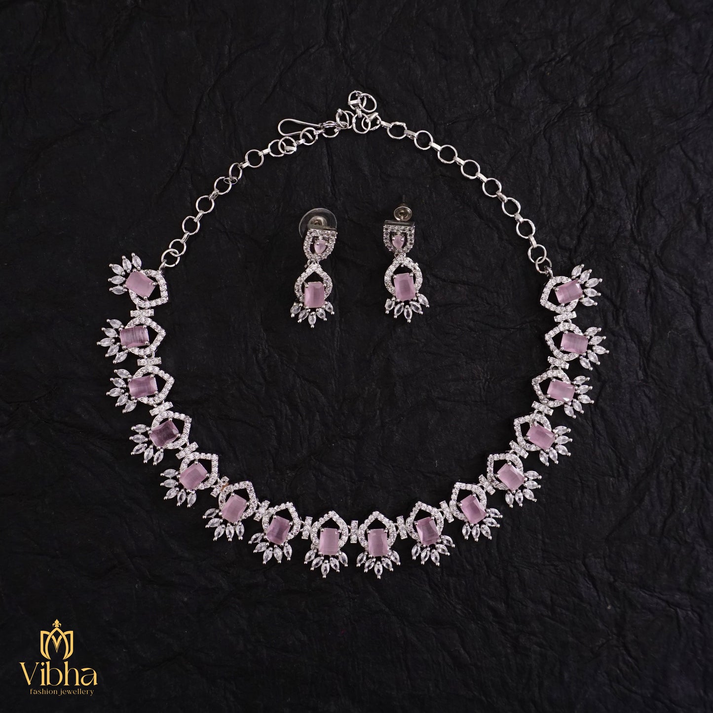 Unique Designed Necklace Set