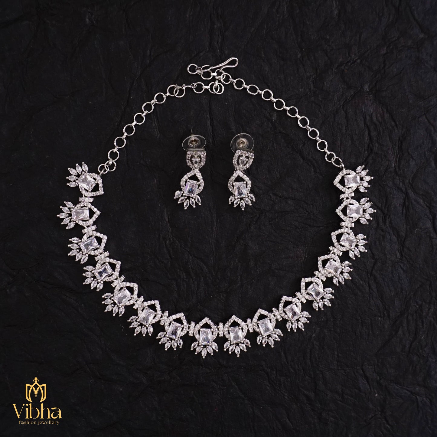 Unique Designed Necklace Set