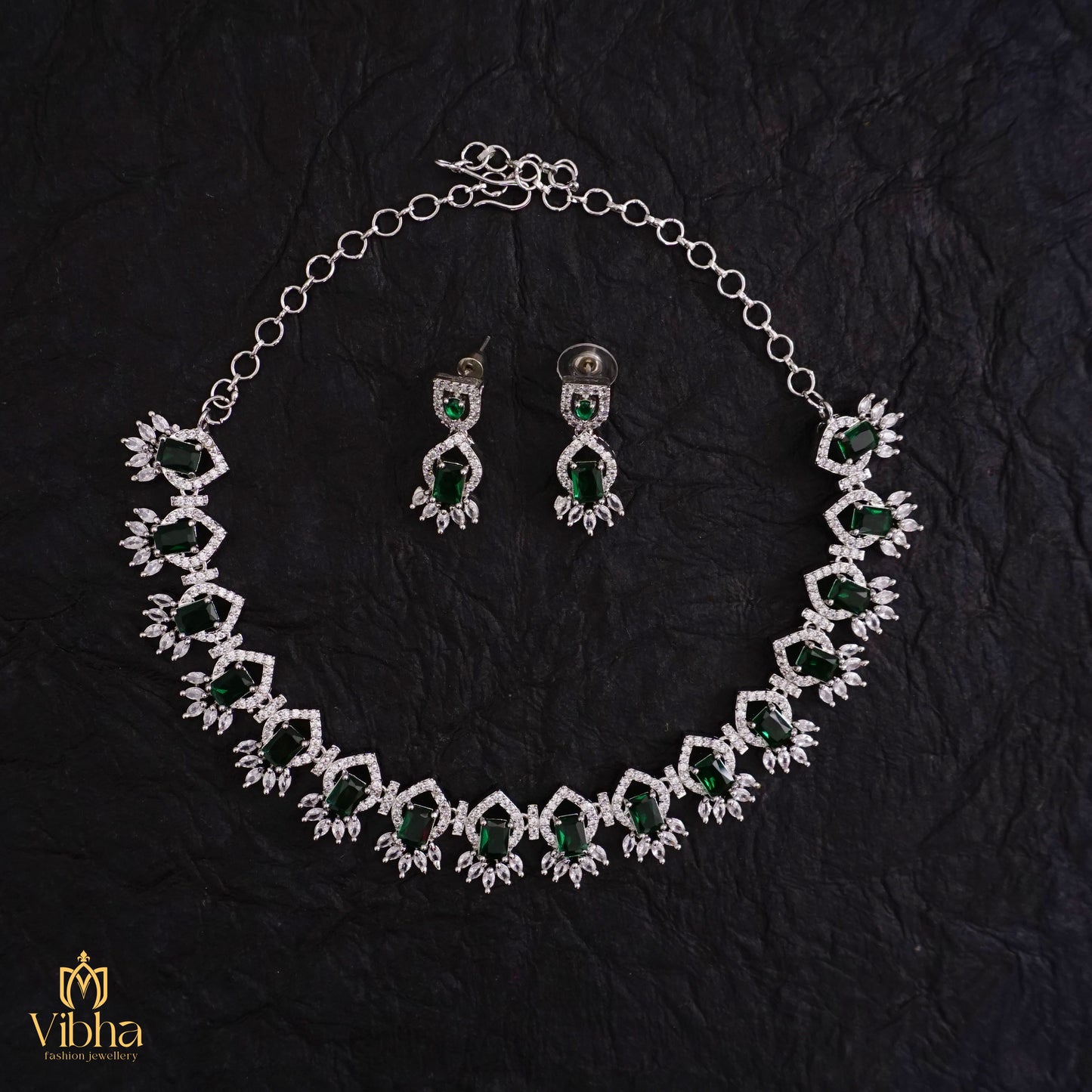 Unique Designed Necklace Set