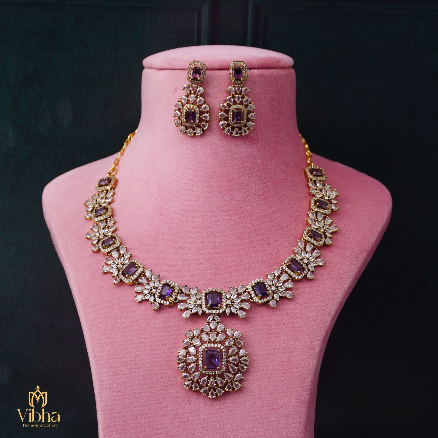 Floral Designed Necklace Set