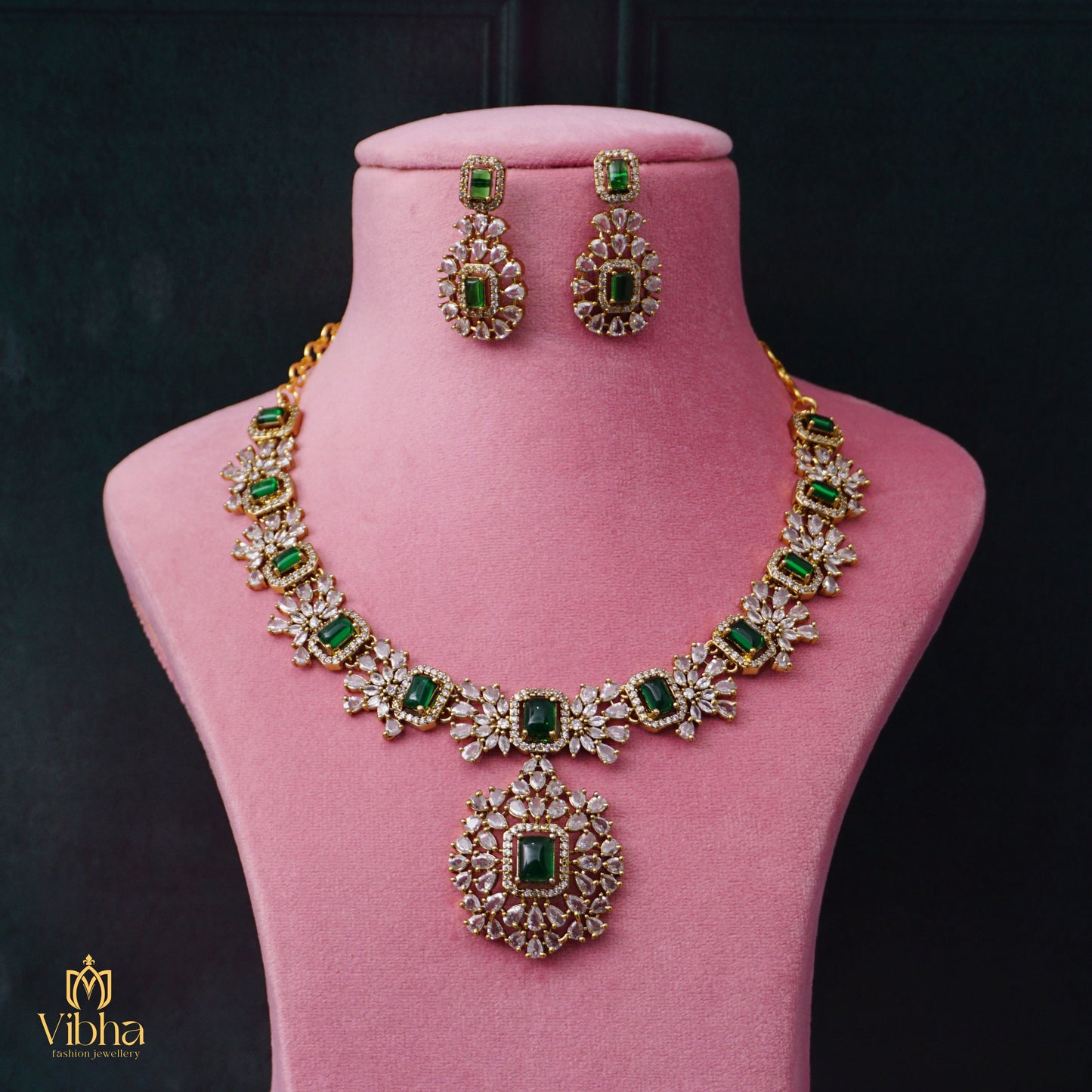 Floral Designed Necklace Set