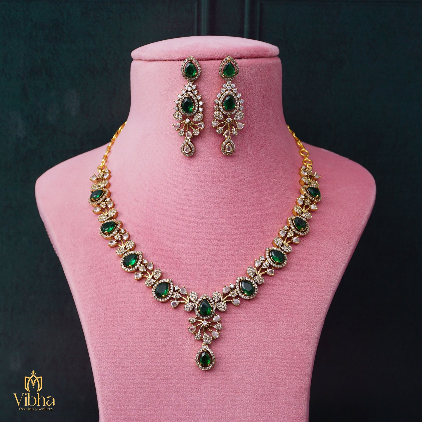 Unique Designed Necklace Set