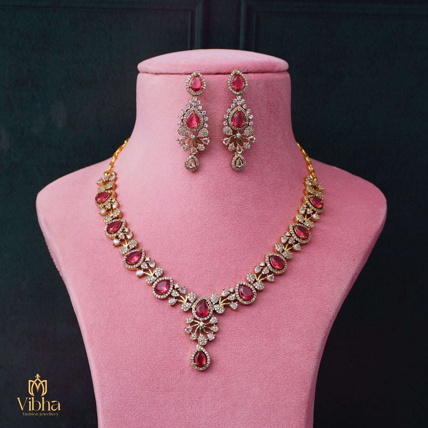 Unique Designed Necklace Set