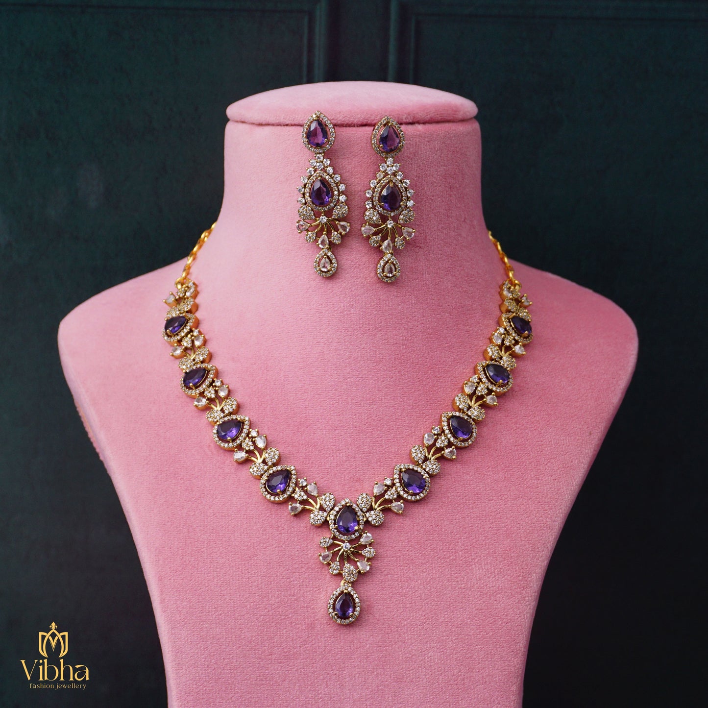 Unique Designed Necklace Set