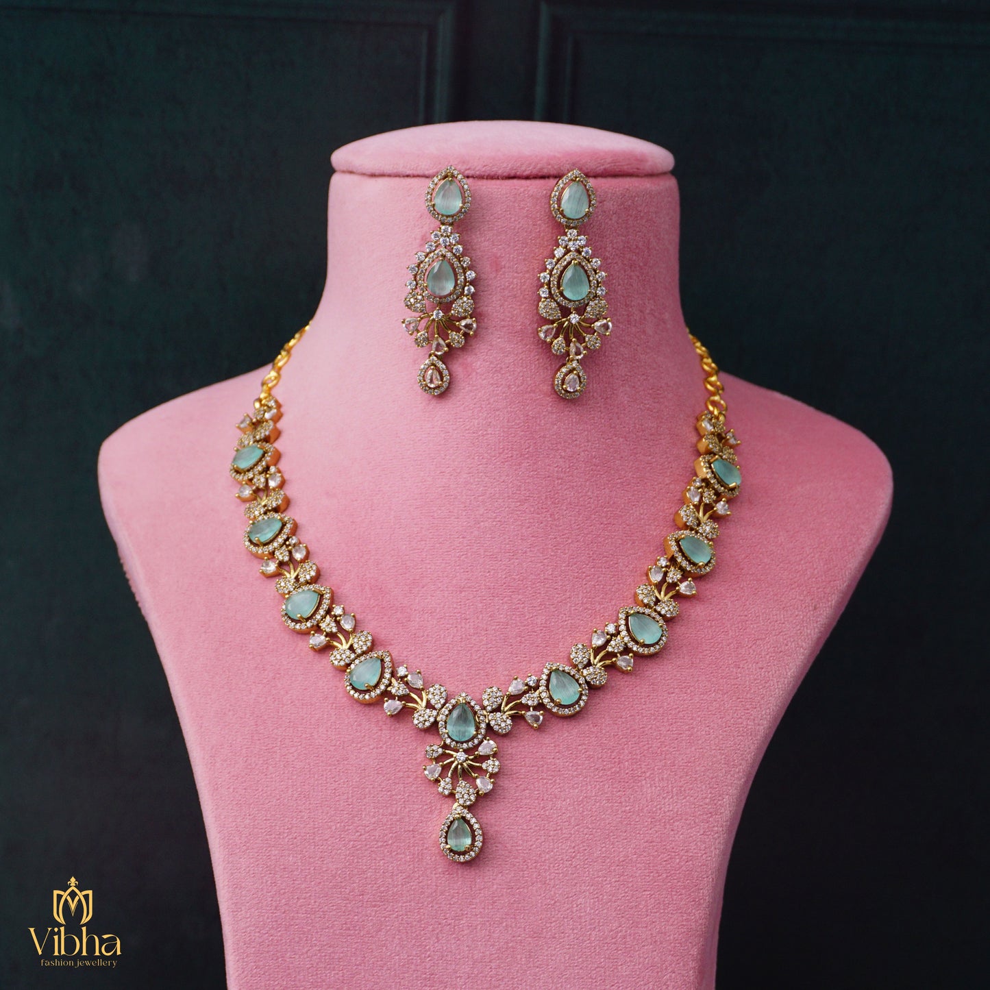 Unique Designed Necklace Set