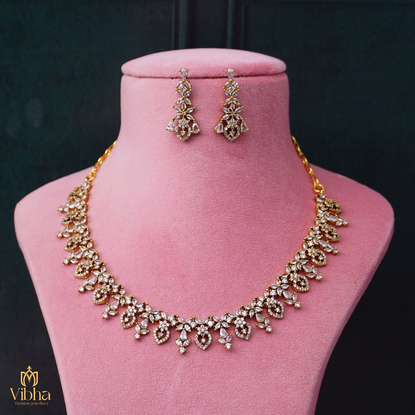 Floral Designed Necklace Set