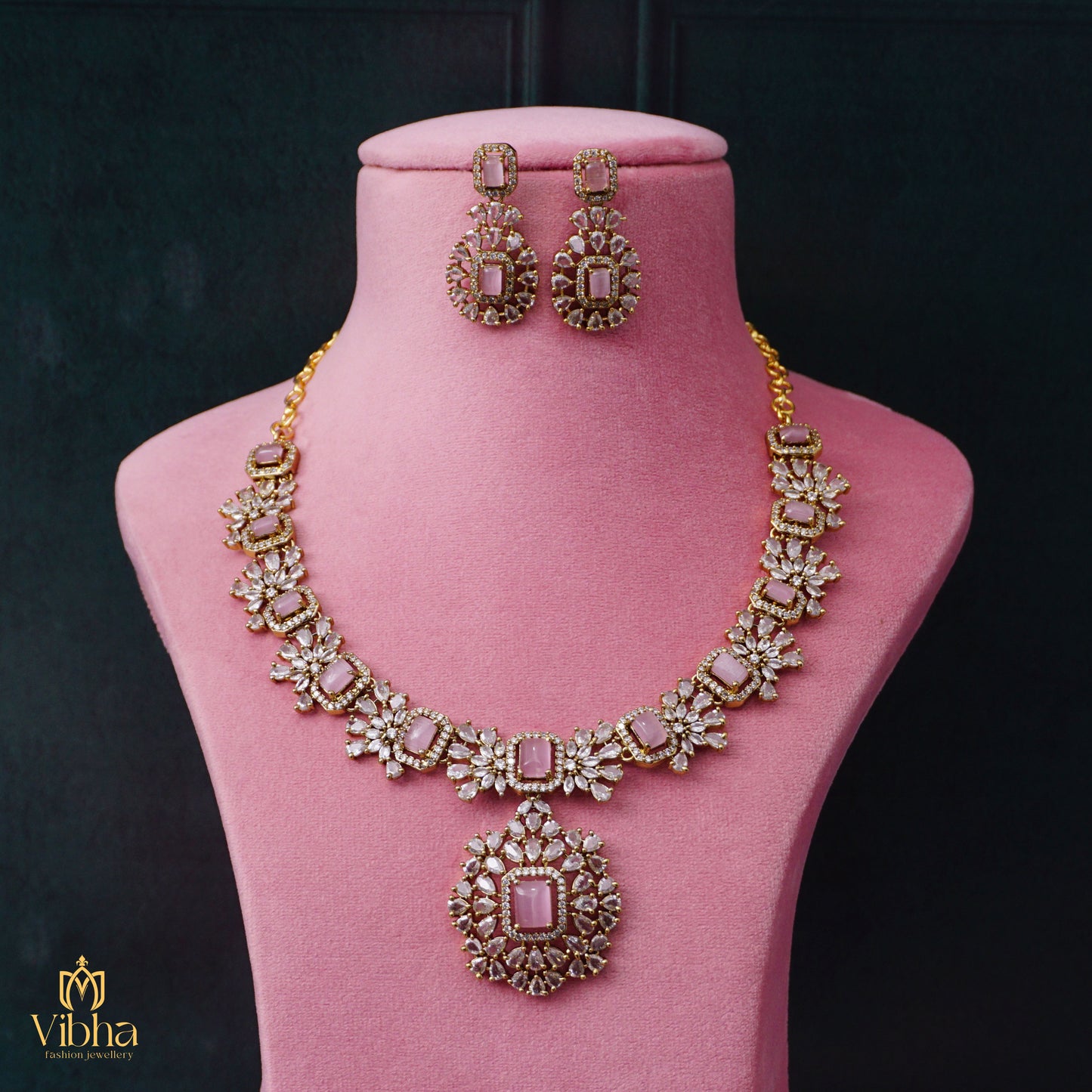 Floral Designed Necklace Set