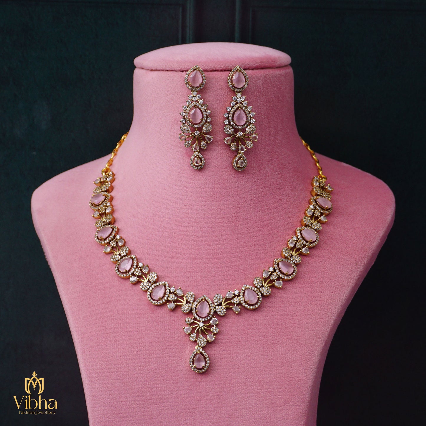 Unique Designed Necklace Set