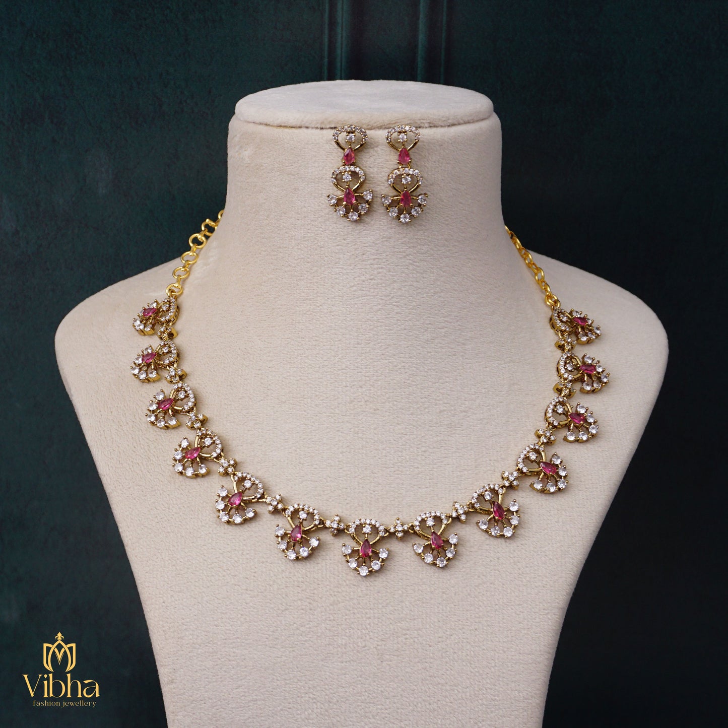 Stylish Look Necklace Set