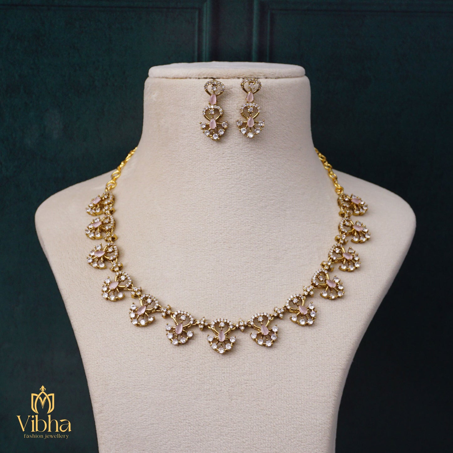 Stylish Look Necklace Set