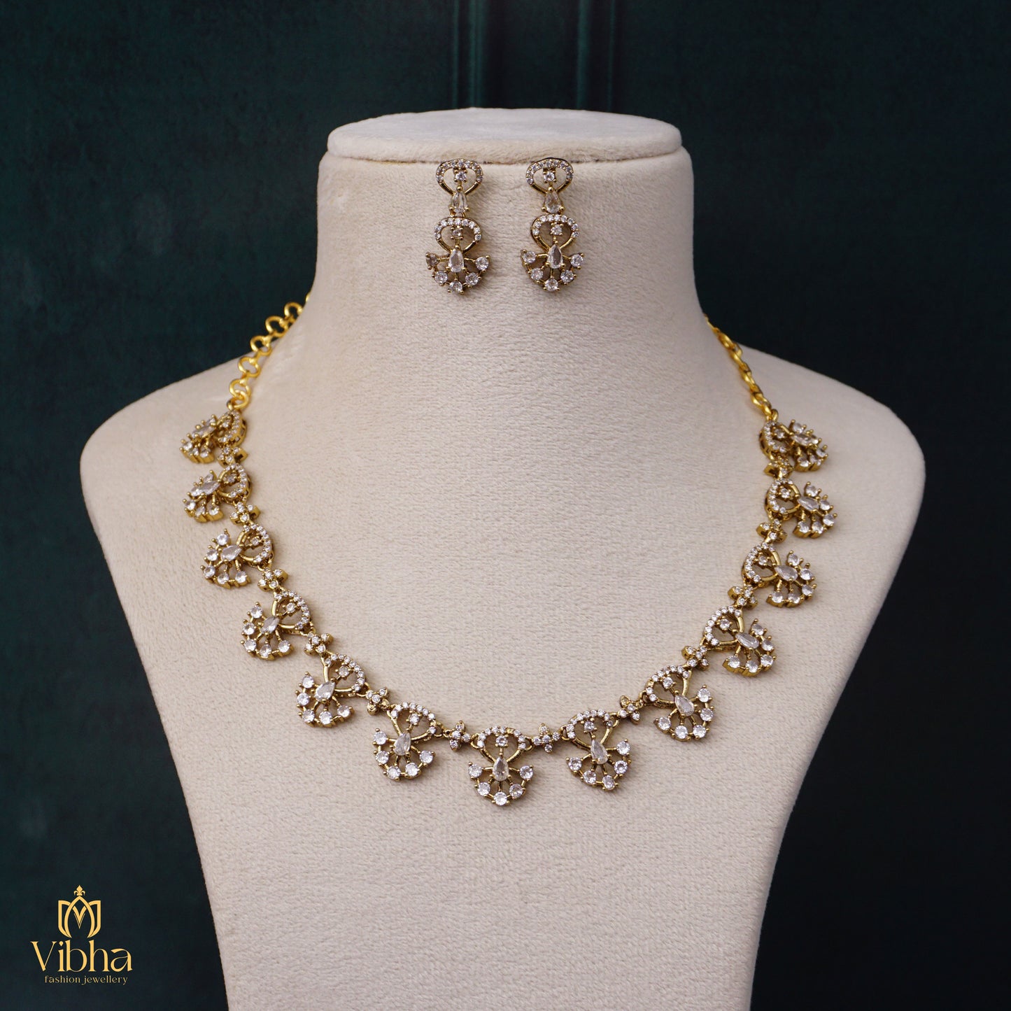 Stylish Look Necklace Set