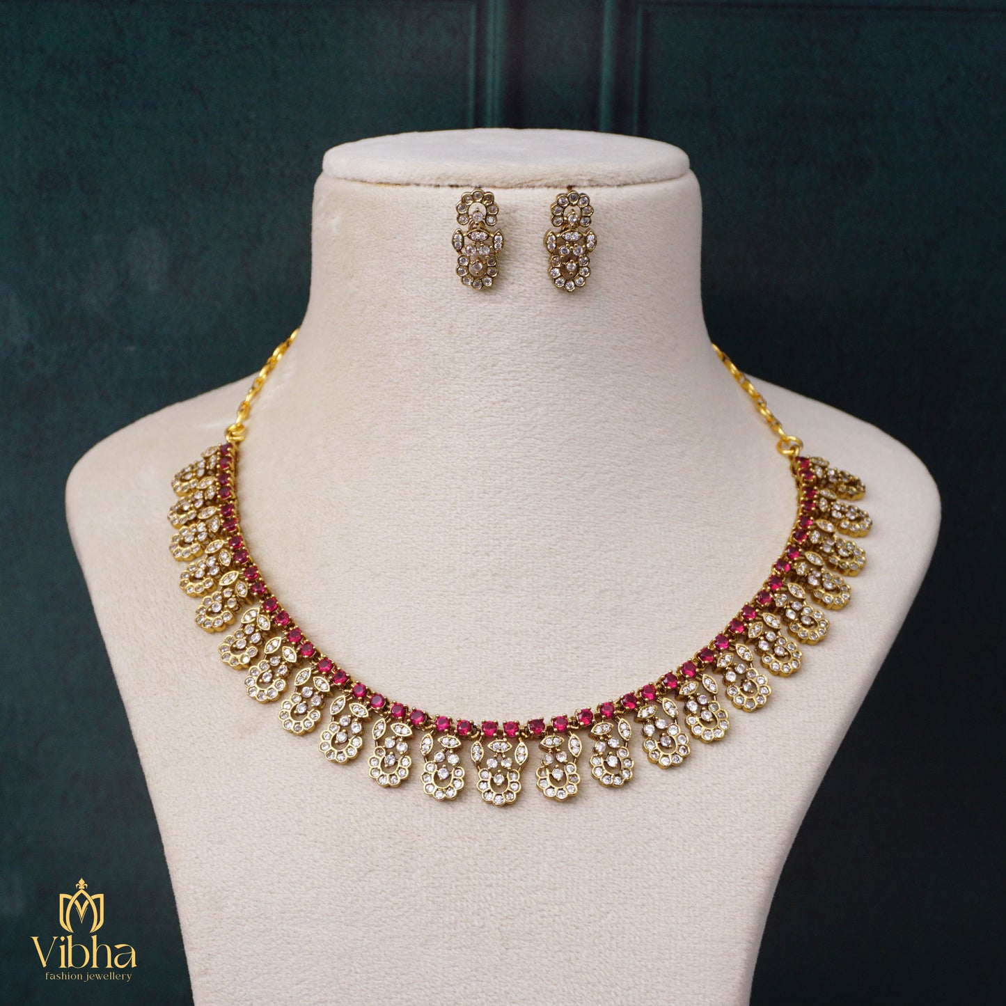 Floral Designed Necklace Set