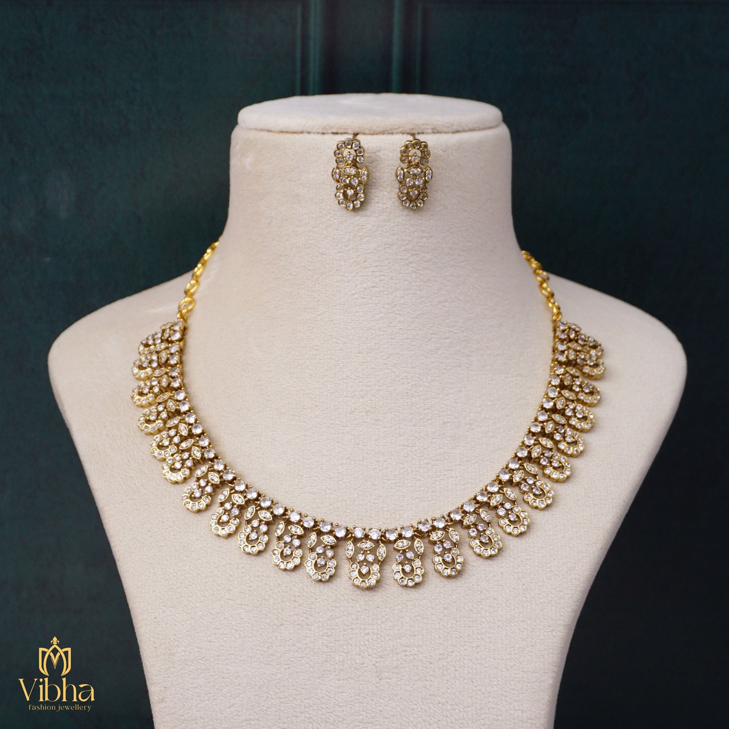 Floral Designed Necklace Set