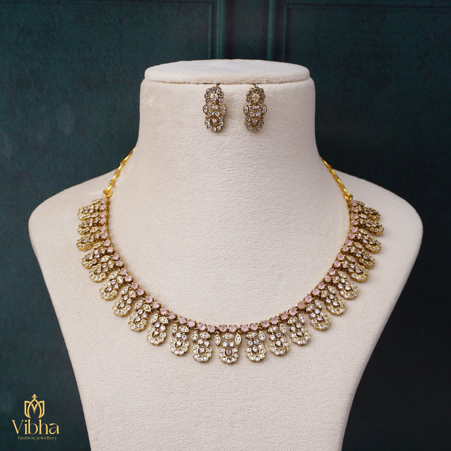 Floral Designed Necklace Set