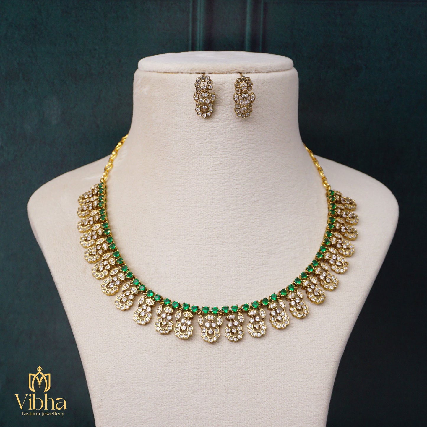 Floral Designed Necklace Set