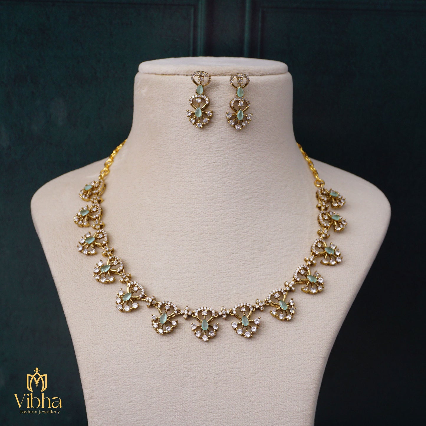Stylish Look Necklace Set