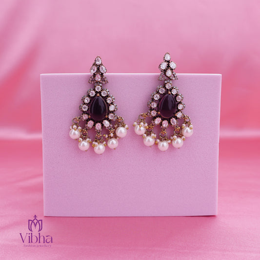 Drop design earrings set