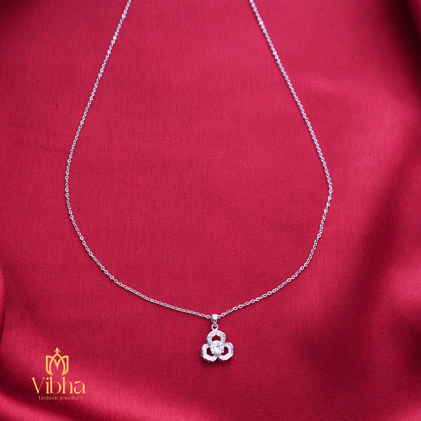 Floral Design Minimal Necklace