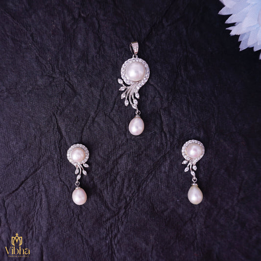 Drop Design Pendant Set