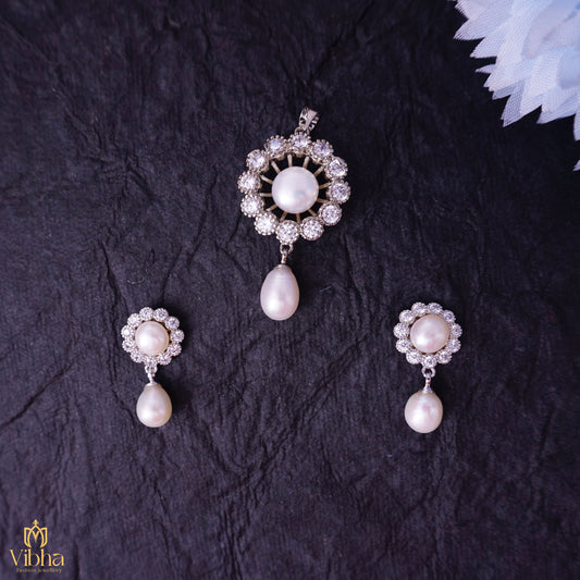 Floral Motif Pendant Set
