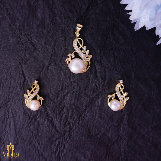 Elegant Music Symbol Pendant Set