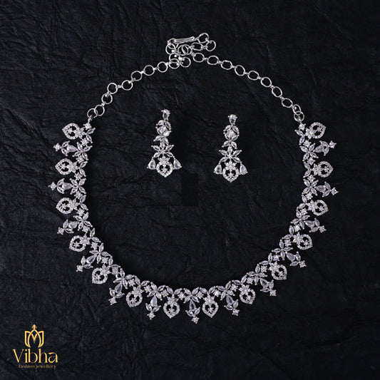Trendy Floral and Drop Motif Necklace Set