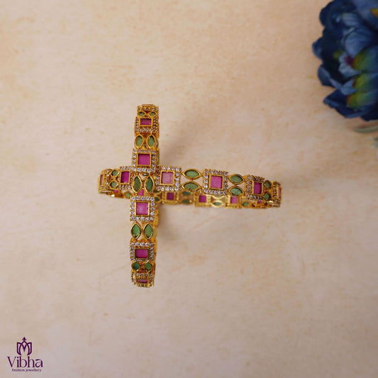 Mehandi victorian bangles with square and leafy motifs
