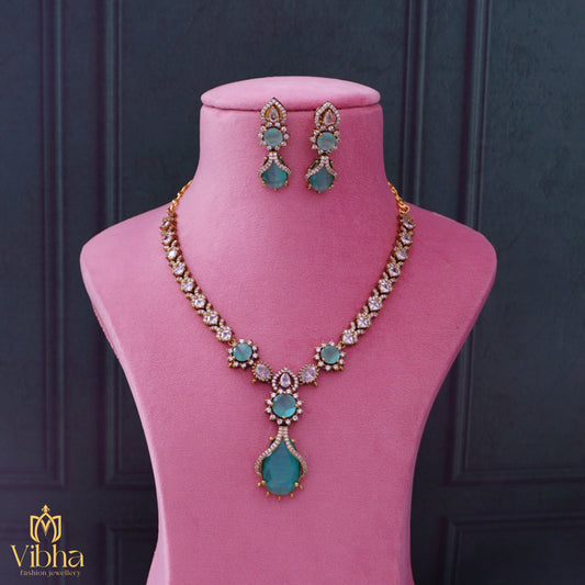 Feather Design Necklace Set