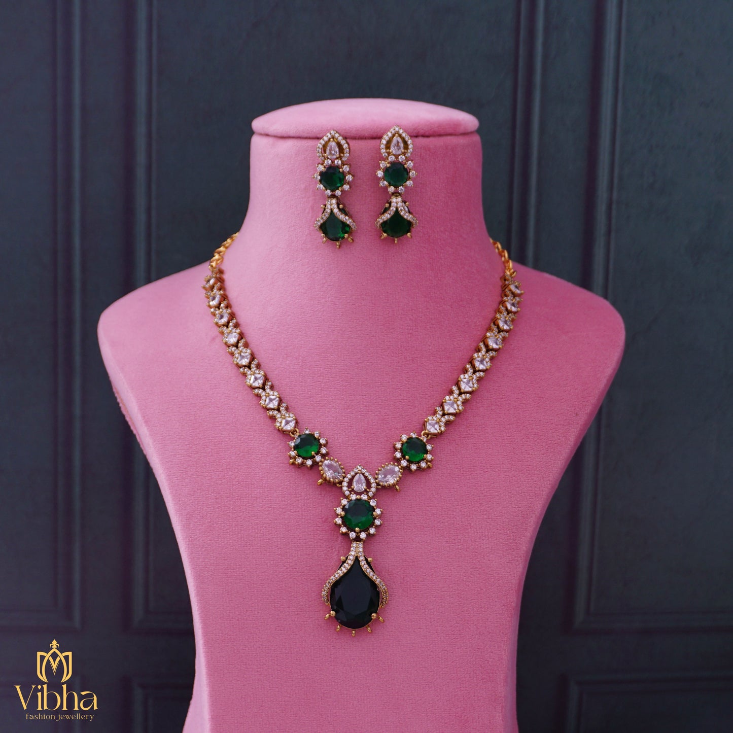 Feather Design Necklace Set