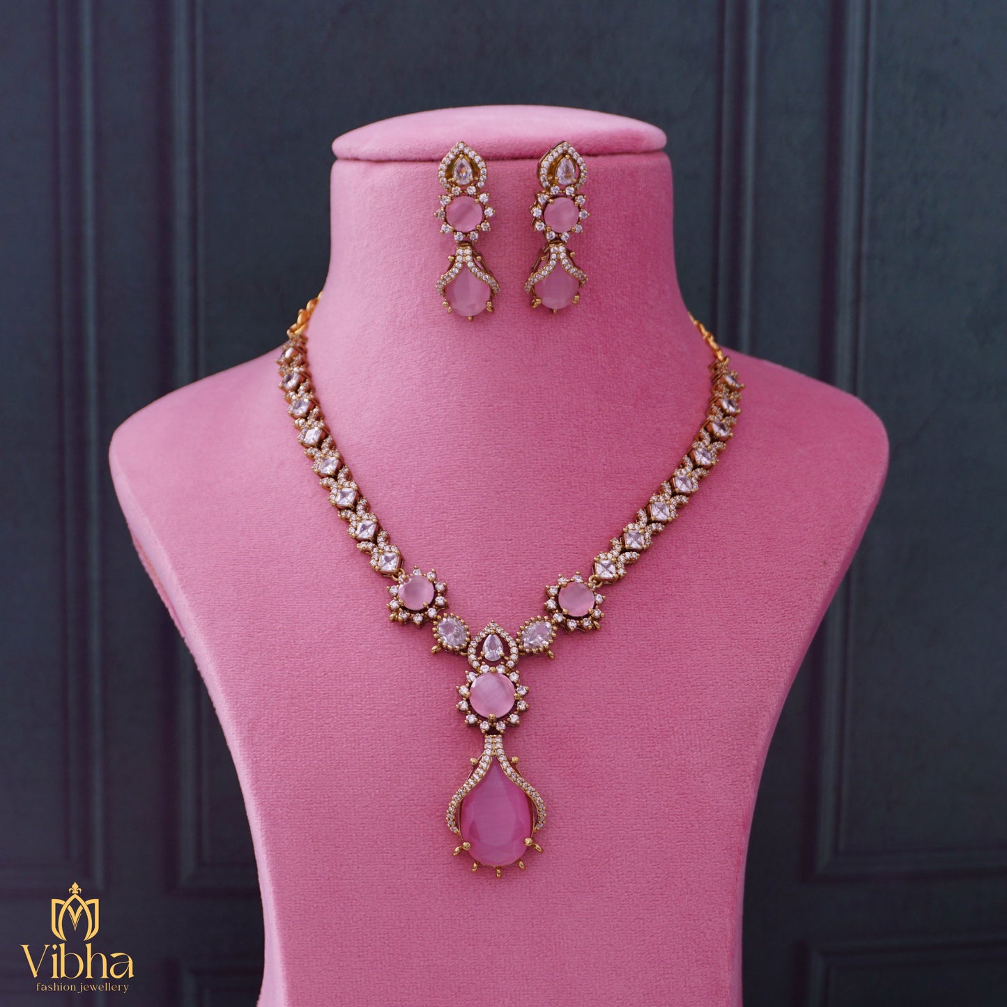 Feather Design Necklace Set