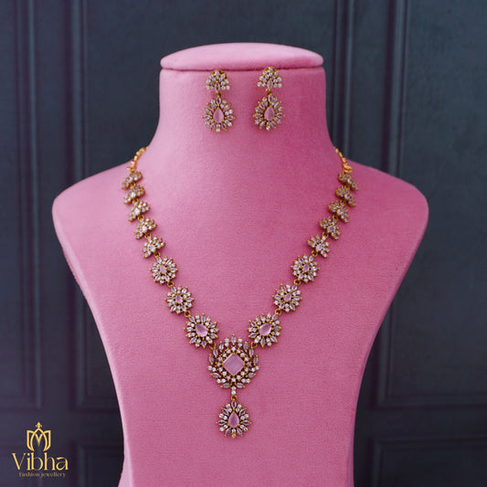 Floral Design Necklace Set