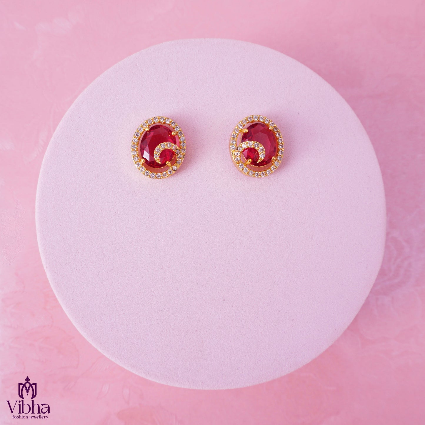 Elegant Circular CZ Earstuds