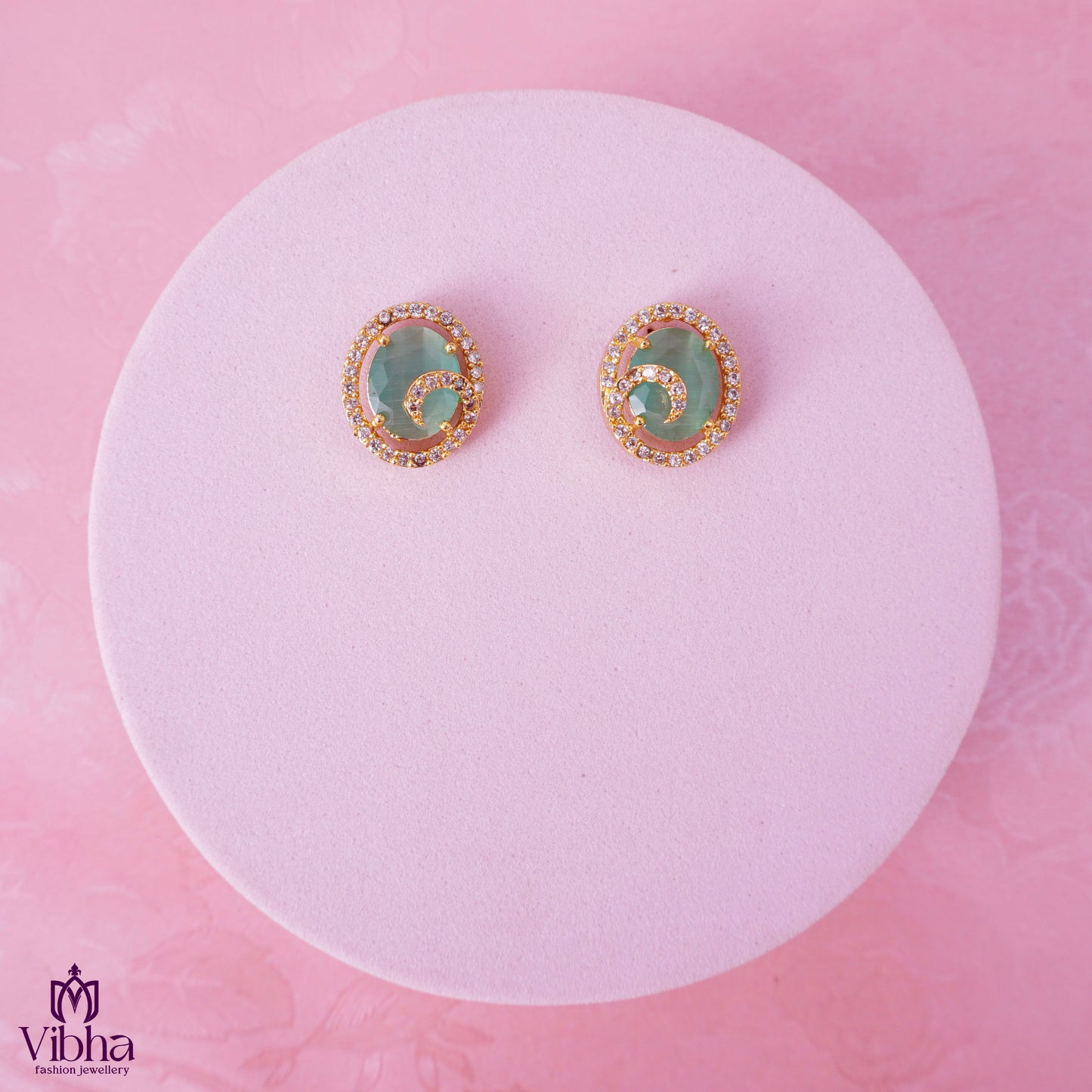Elegant Circular CZ Earstuds