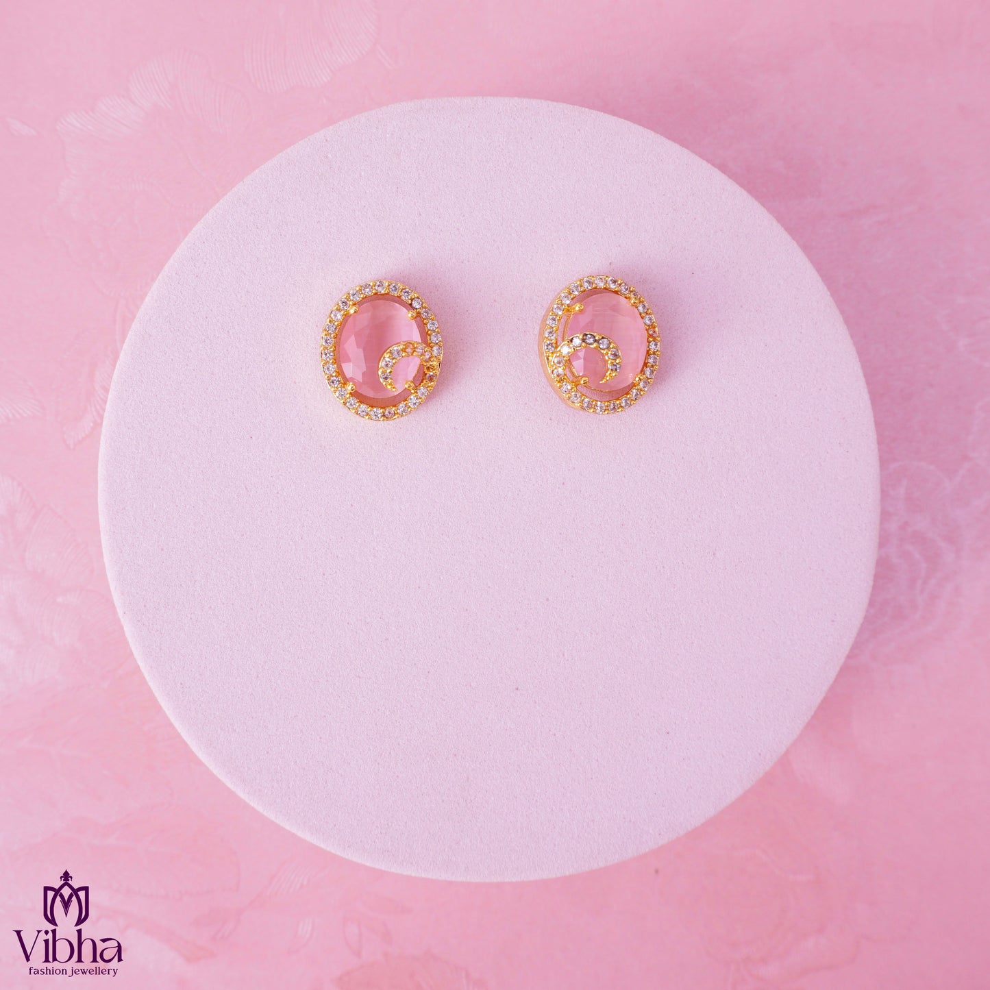 Elegant Circular CZ Earstuds